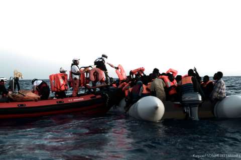 España decidió la suerte de barco con migrantes varado en el Mediterráneo
