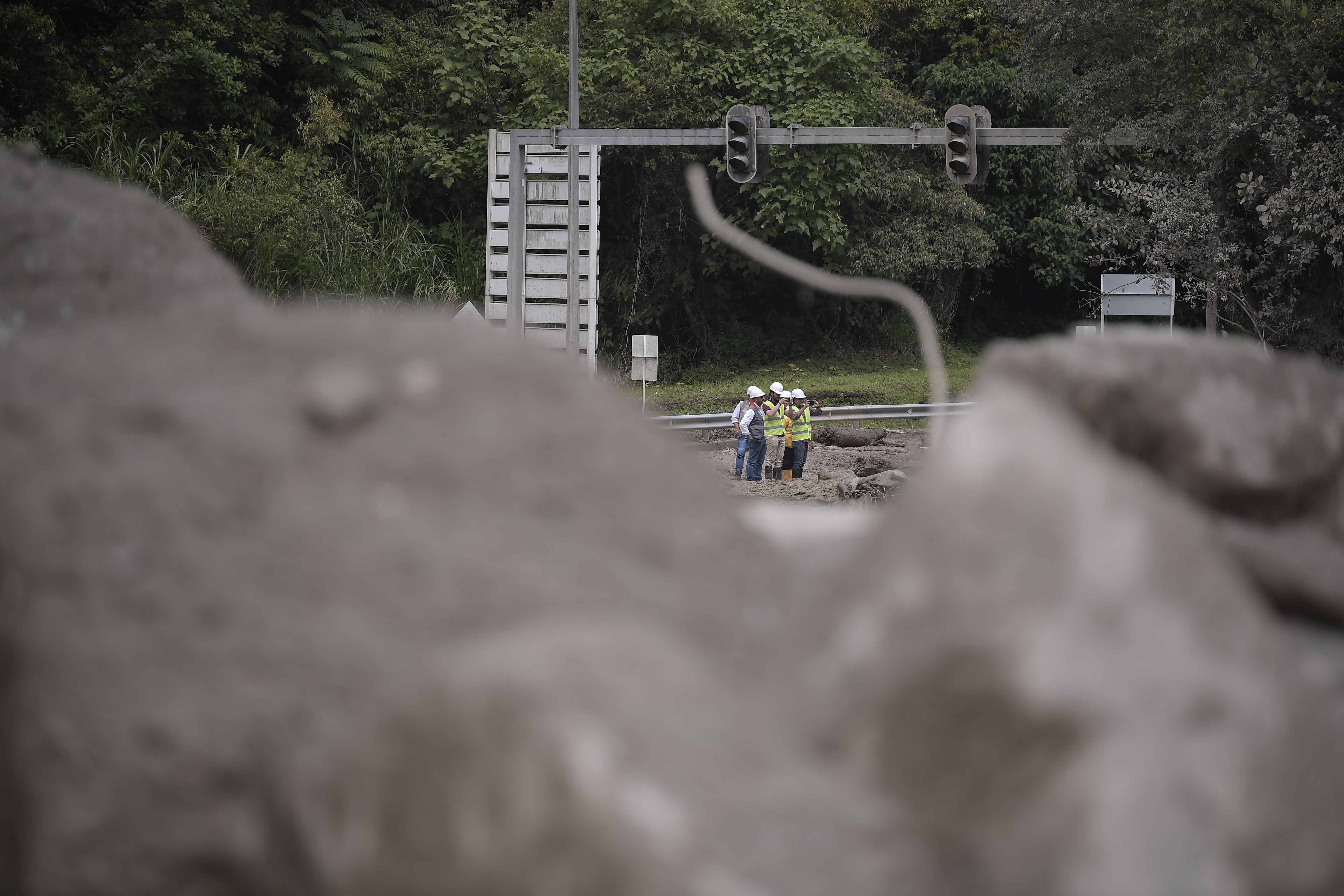 En la madrugada de este martes 18 de julio de 2023, una avalancha se presentó en la vereda Naranjal del municipio de Quetame, Cundinamarca, en inmediaciones del peaje del sector que comunica a Bogotá con Villavicencio.