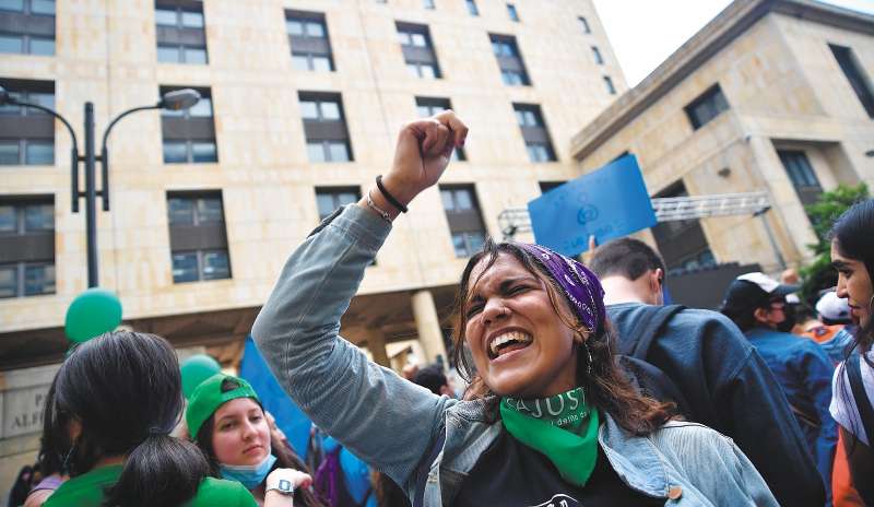Movimientos feministas se concentran en las afueras del alto tribunal mientras los magistrados discuten sobre la despenalización del aborto. / Óscar Pérez