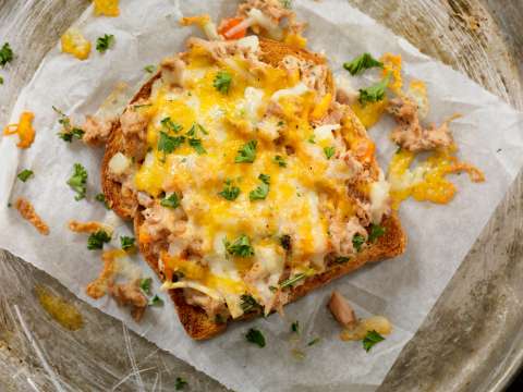 ¿Qué tal unas tostadas de atún para hoy?