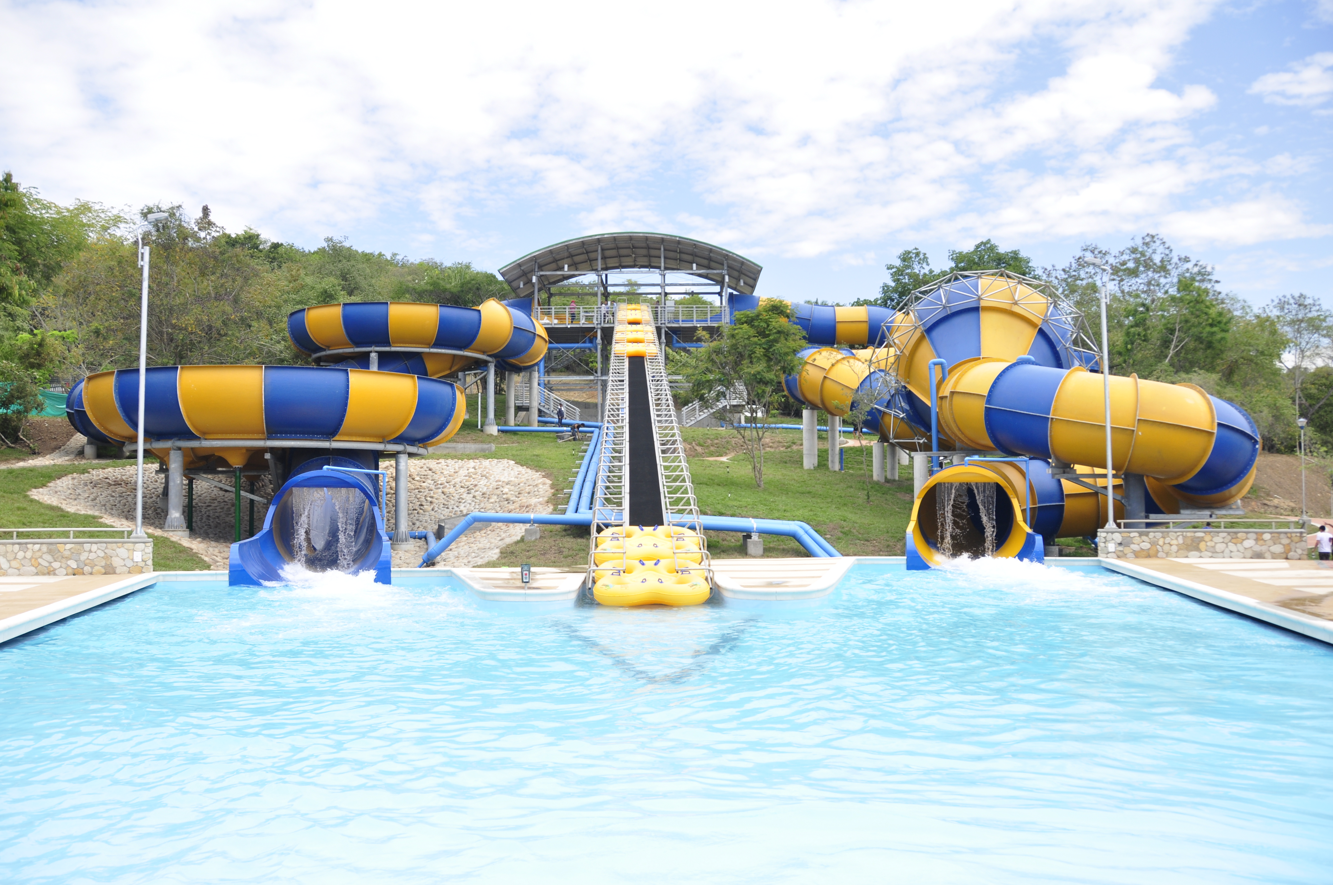Ubicado en zona de Girardot, Piscilago es el primer parque acuático en Colombia.