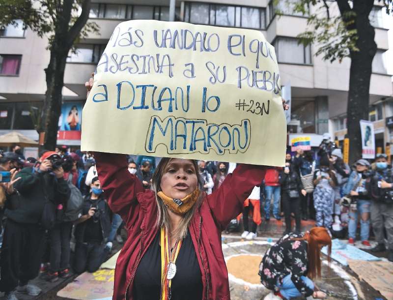 Además del plantón, anoche se hizo un cacerolazo en Bogotá.  