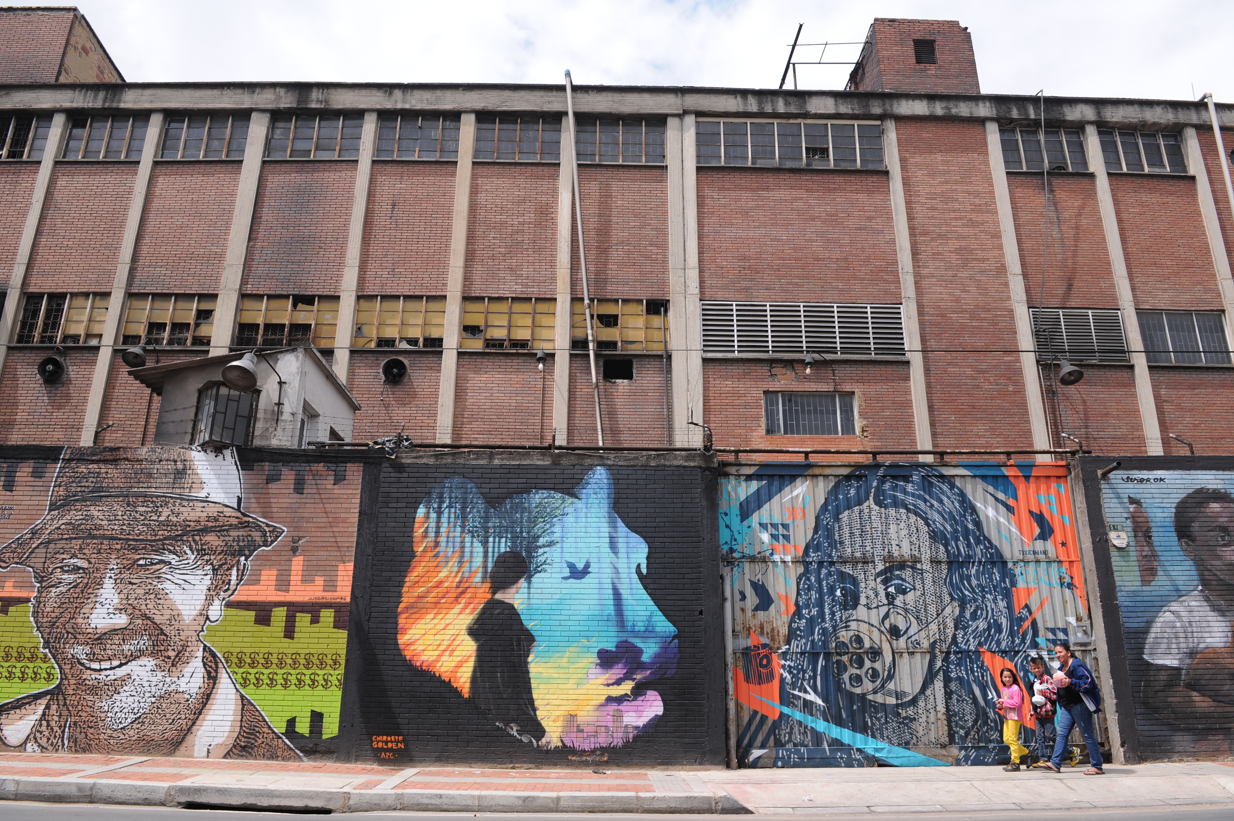 Recorrido por la localidad de Puente Aranda, la nueva zona del grafiti en Bogotá.