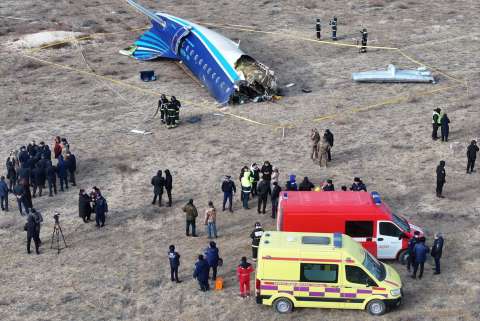 El avión de Azerbaiyán se estrelló por “interferencias externas”, según reportes