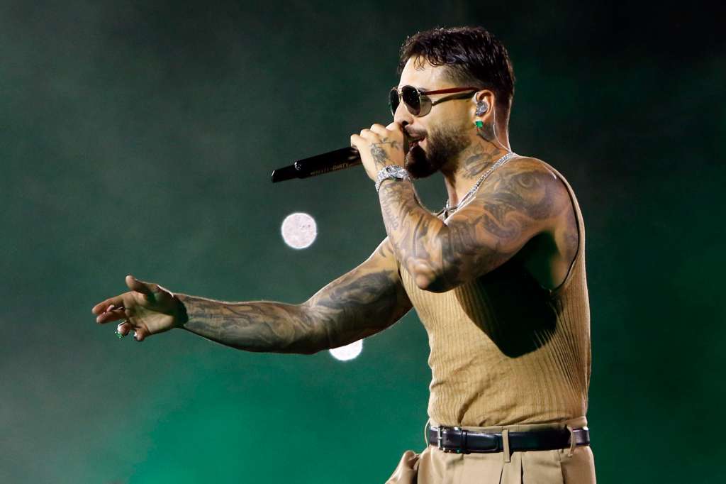 AME4360. MEDELLÍN (COLOMBIA), 30/11/2025.- El cantante colombiano Maluma se presenta en el concierto ‘Hecho en Medellín, Ciudad primavera’ este sábado, en el estadio Atanasio Girardot en Medellín (Colombia). EFE/ STR