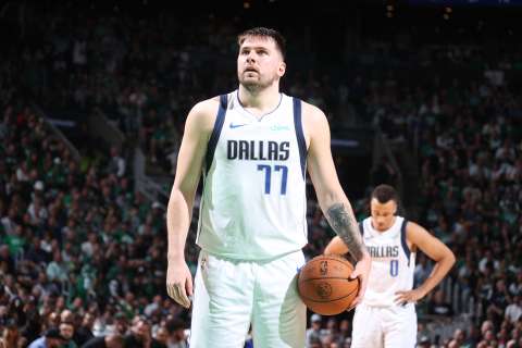 Dallas apelará a la hazaña para remontar la serie contra un Boston que tiene paso de campeón