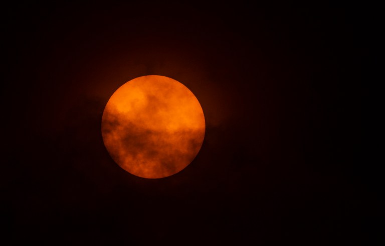 En junio llega un eclipse solar, el solsticio de verano y la luna llena de fresa