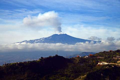 Diez heridos por erupción de uno de los cráteres del volcán Etna