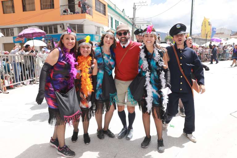 Carnaval de Negros y Blancos de Pasto 2024 desfile Familia Castañeda