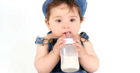 Los bebés que no toman leche materna son más obesos