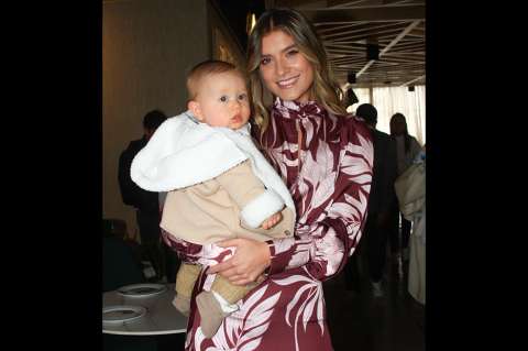 ¡Hermoso! Lucca acompañó a Laura Tobón en el lanzamiento de su nueva colección.