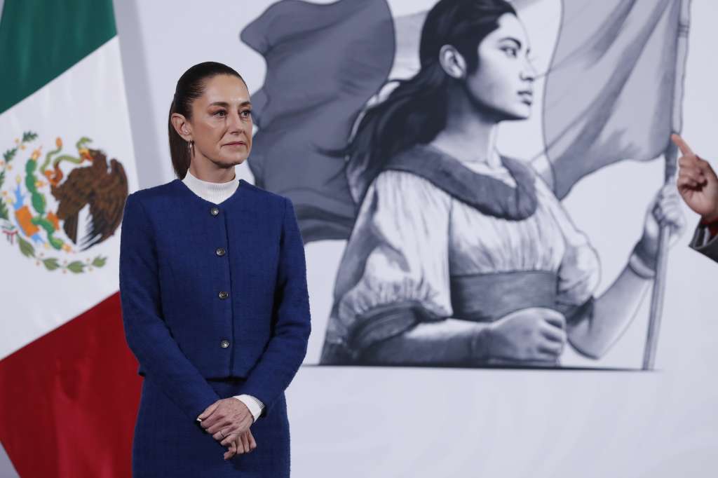 MEX9689. CIUDAD DE MÉXICO (MÉXICO), 15/01/2025.- La presidenta de México, Claudia Sheinbaum, asiste a su rueda de prensa diaria este miércoles, en el Palacio Nacional en la Ciudad de México (México). EFE/ Mario Guzmán