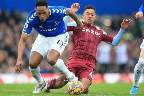 El Everton de Yerry Mina, complicado con el descenso tras perder con Aston Villa