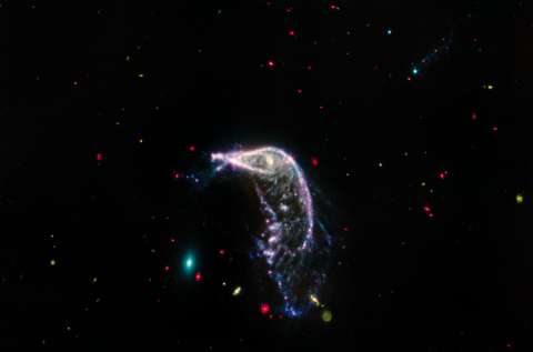 Agujeros negros hacen que galaxias primitivas parezcan más masivas