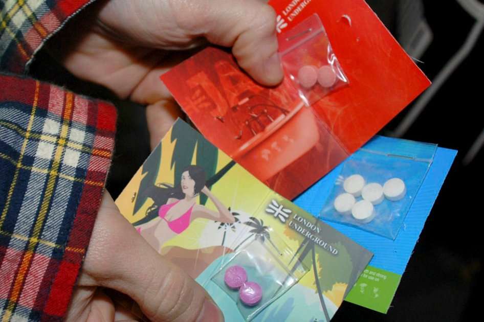 El Gobierno de Australia ha prohibido temporalmente la venta de 19 drogas sintéticas.