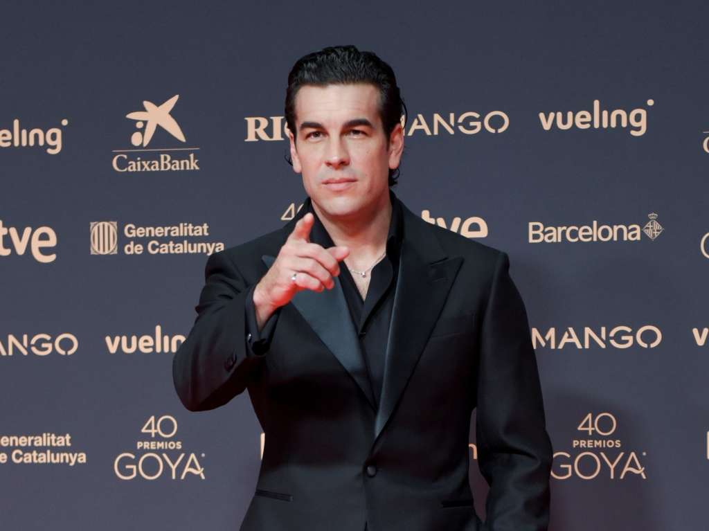 El actor Mario Casas posa en la alfombra roja de la 40º edición de los Premios Goya, en el Auditori del Centre de Convencions Internacionals en Barcelona, Cataluña. / Europa Press