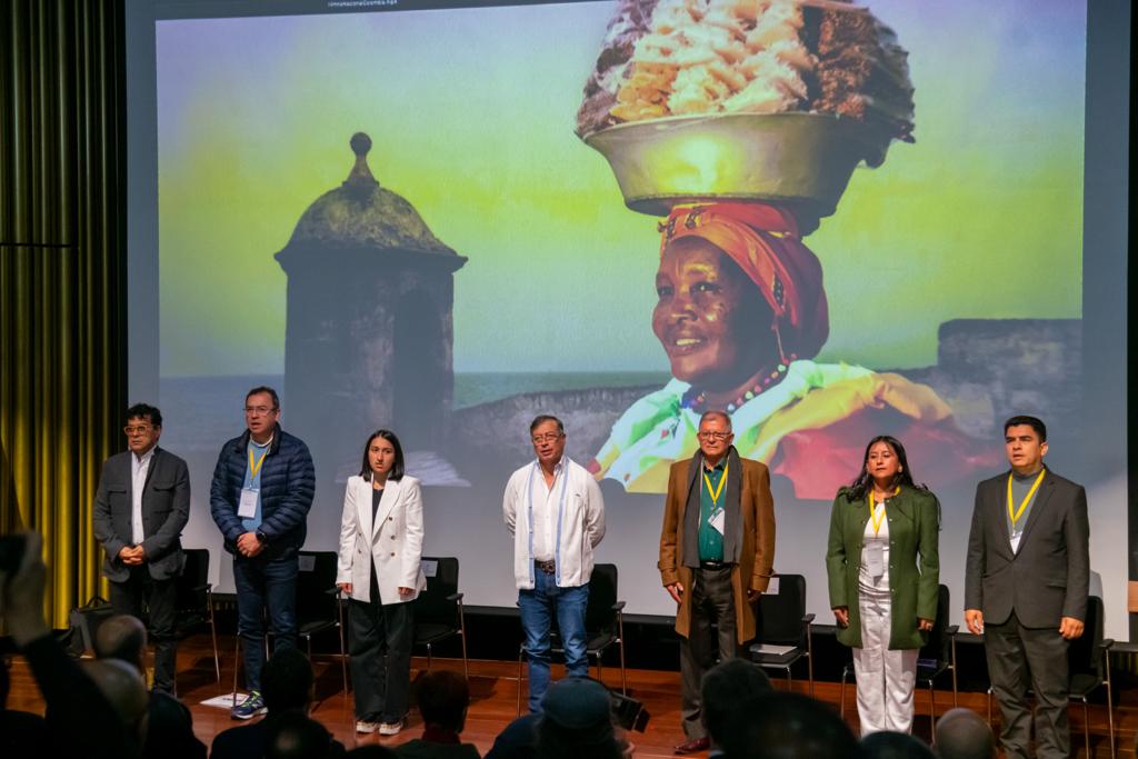 Al acto de relanzamiento de la CSIVI y la CNGS, dos instancias que le hacen seguimiento al Acuerdo de Paz asistieron el presidente Gustavo Petro, el ministro del Interior, Alfonso Prada, el alto comisionado de Paz, Danilo Rueda y el excomandante de las Farc y firmante de paz Rodrigo Granda.