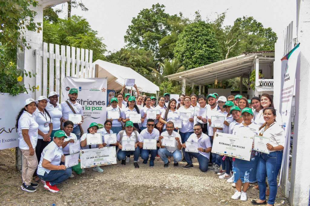 Anfitriones para la Paz busca generar oportunidades económicas para jóvenes, a través de la formación, la inclusión laboral y el emprendimiento.