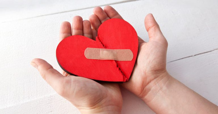 ¿Qué es la teoría de marzo de TikTok y por qué se relaciona con las rupturas amorosas?