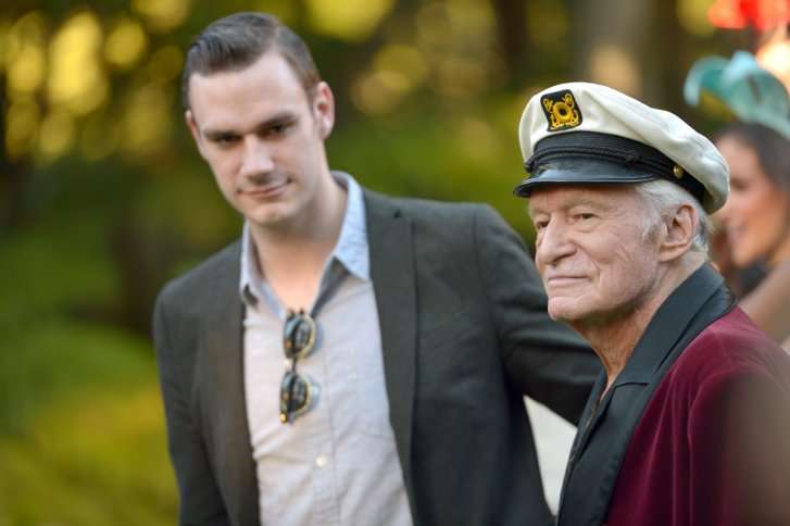 Cooper Hefner y Hugh Hefner. /AFP