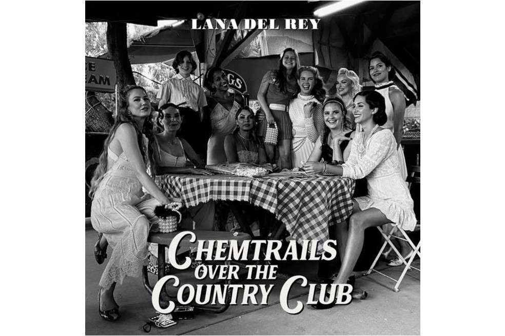 Carátula de “Chemtrails Over The Country Club”, próximo álbum de Lana del Rey, quien aparece rodeada por sus mejores amigas.