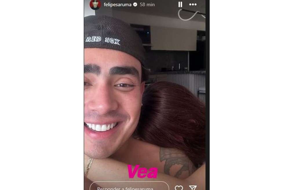 El generador de contenido sorprendió a sus seguidores al aparecer, muy cariñoso, con una misteriosa mujer, quien sería su nueva novia. ¿Qué opinas?