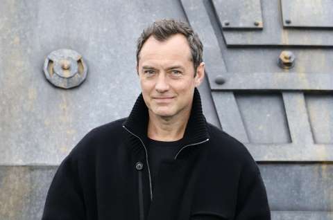 Jude Law recibe una estrella en Hollywood por tres décadas de carrera cinematográfica