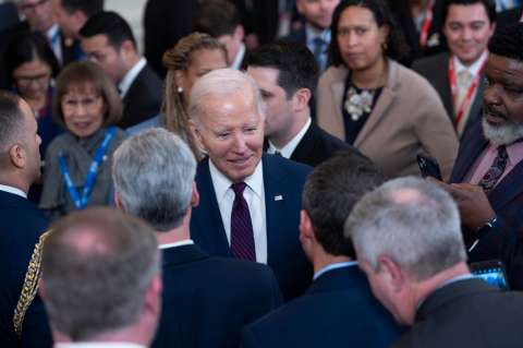 Las recientes victorias antimonopolio de Biden nos ayudan a todos (Análisis)