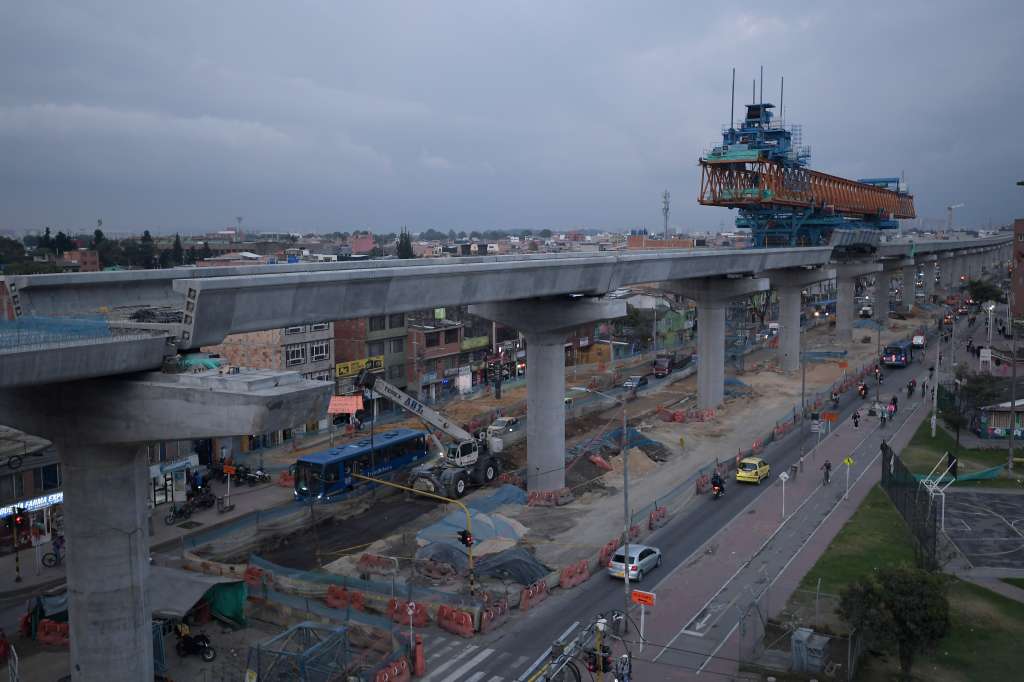 Instalaciones y obras en la estación 4 de la línea 1 del Metro de Bogotá, ubicada en la Avenida Primero de Mayo, entre la calle 42 sur y 42 C Sur