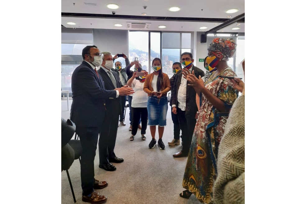 Durante la entrega del informe, las víctimas del Putumayo hicieron un acto simbólico de perdón.