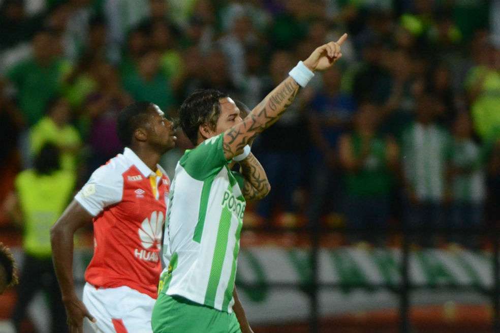 Dayro Moreno celebra su gol frente a Independiente Santa Fe.  / Luis Benavides