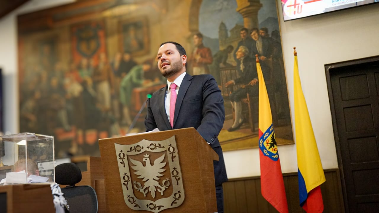 Juan Camilo Zuluaga, nuevo contralor de Bogotá, sucederá a Julián Mauricio Ruiz Rodríguez, elegido en 2022.