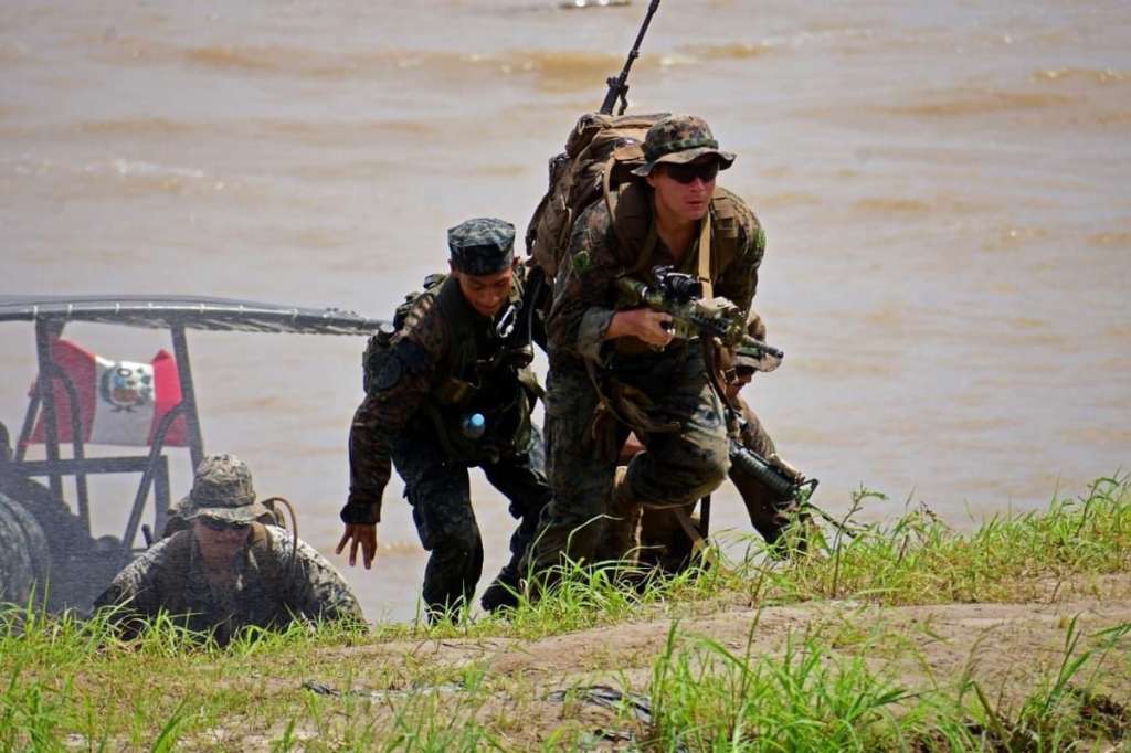 FFMM de Perú en el Amazonas.
