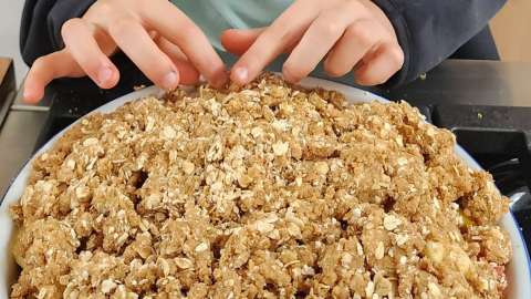 Receta para preparar el crumble de frutas de temporada de Hannah