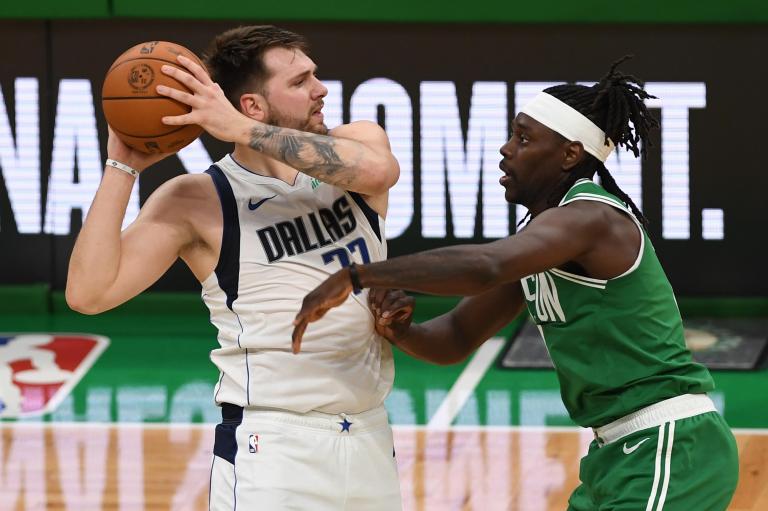 Boston (United States), 18/06/2024.- Dallas Mavericks guard Luka Doncic (L) in action against Boston Celtics guard Jrue Holiday (R) during the first half of the NBA Finals game five between the Dallas Mavericks and the Boston Celtics in Boston, Massachusetts, USA, 17 June 2024. (Baloncesto) EFE/EPA/AMANDA SABGA SHUTTERSTOCK OUT