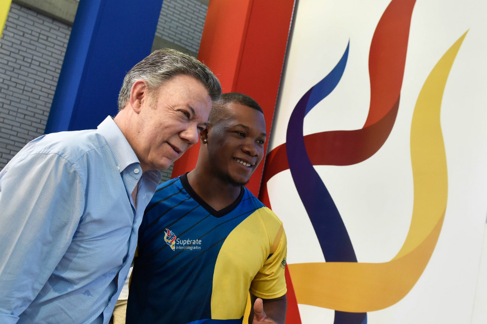 El presidente Juan Manuel Santos durante la final nacional de los Juegos Supérate Intercolegiados 2017 en Palmira. / SIG - Presidencia