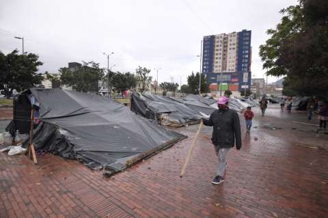 Los Embera no pasaron de la puerta de Corferias