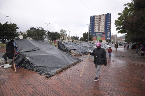 Los Embera no pasaron de la puerta de Corferias