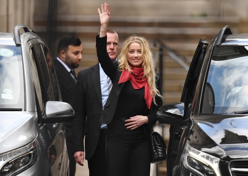 Amber Heard llega al juicio que se celebra en Londres por la demanda por difamación que interpuso Johnny Depp contra el tabloide “The Sun”.