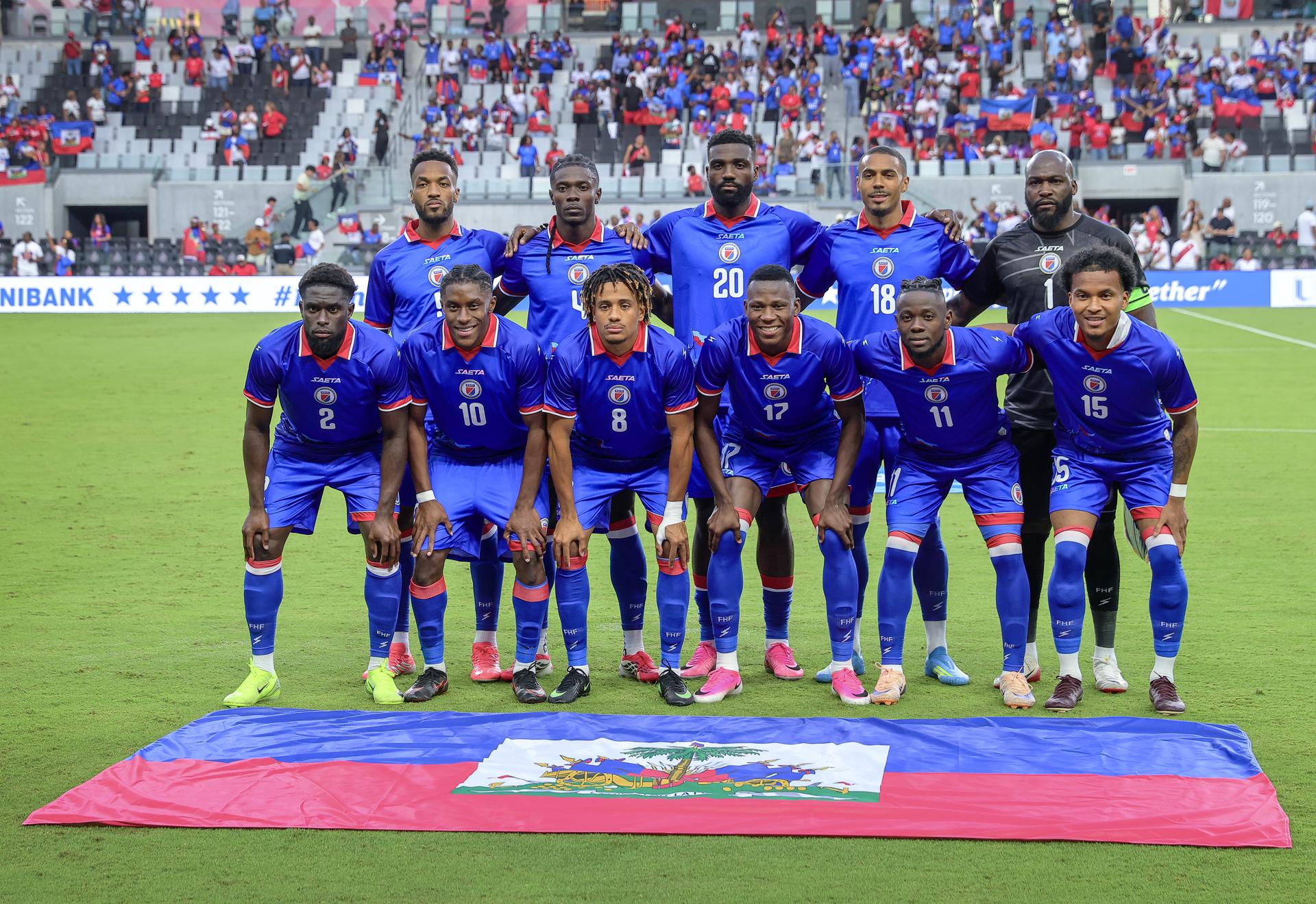 MIAMI (United States), 05/06/2026.- Haiti team poses before their international soccer friendly against Peru at NU Stadium in Miami, Florida, USA, 05 June 2026. (Futbol, Amistoso) EFE/EPA/CRISTOBAL HERRERA-ULASHKEVICH