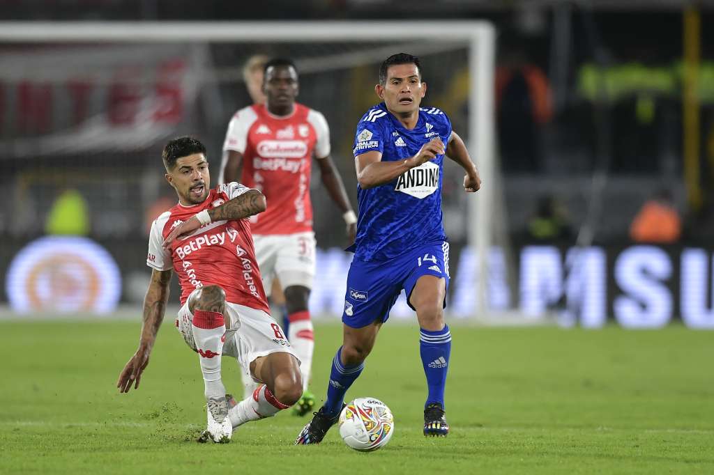 Jugador de Millonarios durante el encuentro contra Santa Fe por la Semifinal de Liga Betplay