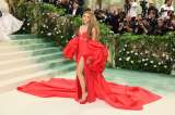 Shakira en la gala del MET 2024: ¿quién diseñó su vestido rojo?