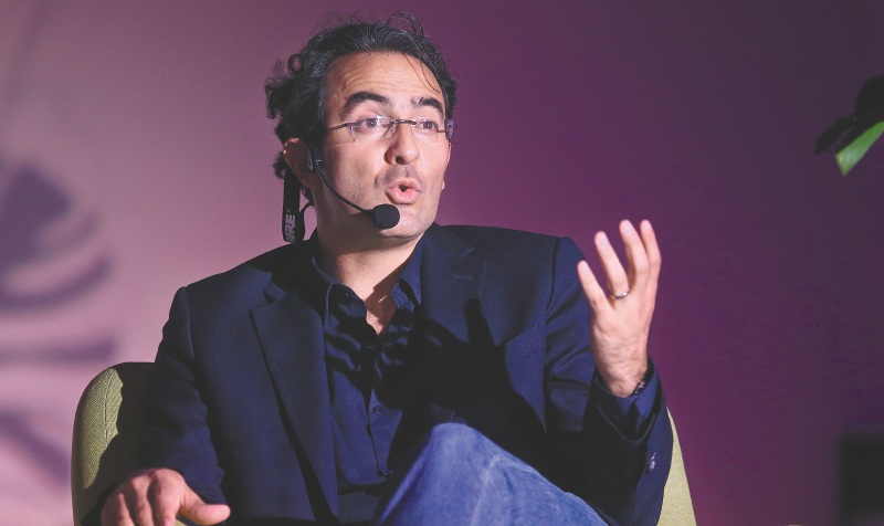 El escritor colombiano Juan Gabriel Vásquez, el 18 de abril del 2016, durante la presentación de la Bienal de Novela Mario Vargas Llosa, en la ciudad de Lima, Perú.