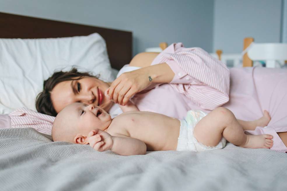 Si vas a tener a tu primer hijo, es normal que tengas muchas dudas. Te traemos el top 10 de preguntas más frecuentes en papás primerizos y sus respuestas.