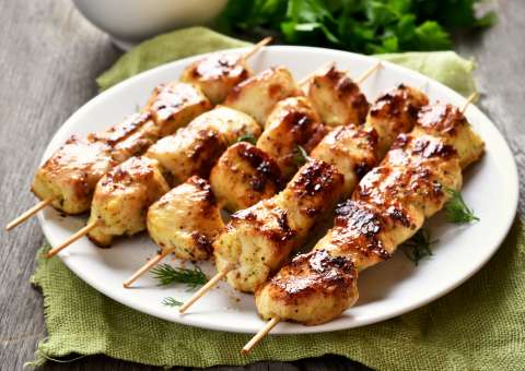 Martes para preparar pinchos de pollo