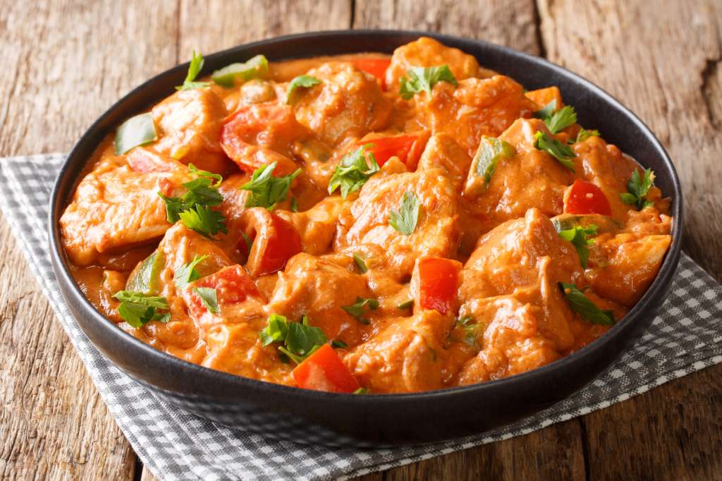 Pollo encocado