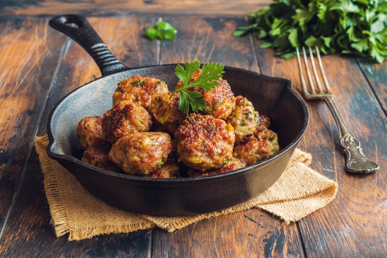 Receta de mini albóndigas con chimichurri caseras y jugosas