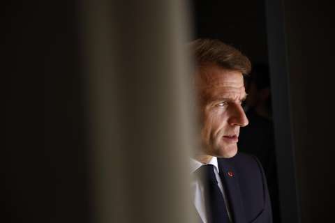 Macron pide reforzar la seguridad del Museo del Louvre tras el robo