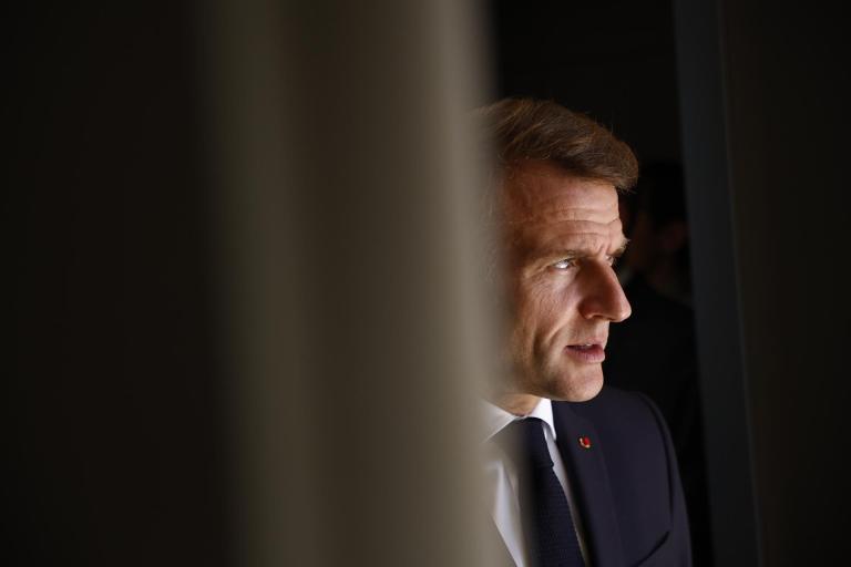 Macron pide reforzar la seguridad del Museo del Louvre tras el robo