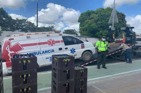 Ambulancia en Montería fue sorprendida transportando canastas de cerveza